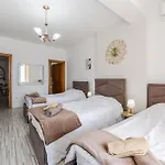 Vollga Seafront Promenade Apartments - Full Sea View Apartmán