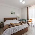 Апартаменты Vollga Seafront Promenade Apartments - Full Sea View *