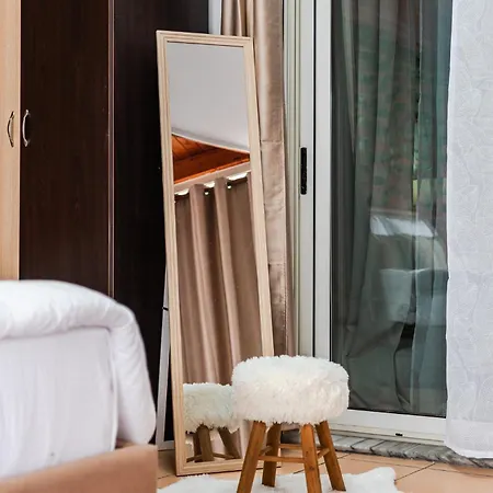 Апартаменты Vollga Seafront Promenade Apartments - Full Sea View *